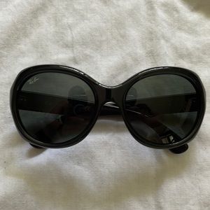 Women’s Ray Ban RB 4191 round lens sunglasses